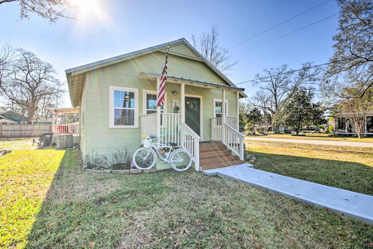 Charming Country Cottage, Walk To Main Street! Tomball Eksteriør billede