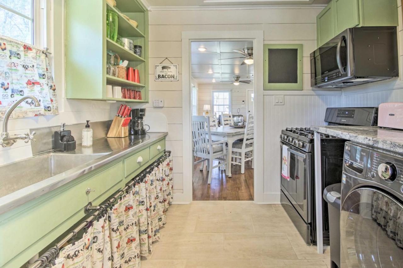 Charming Country Cottage, Walk To Main Street! Tomball Eksteriør billede