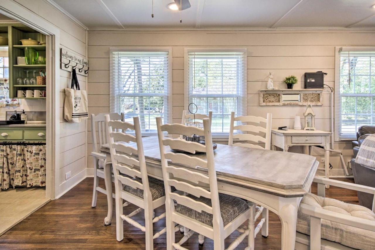 Charming Country Cottage, Walk To Main Street! Tomball Eksteriør billede